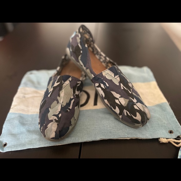 Shark Week Toms - Picture 2 of 6